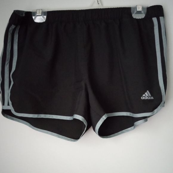 Adidas short running shorts with inner lining - Picture 1 of 3